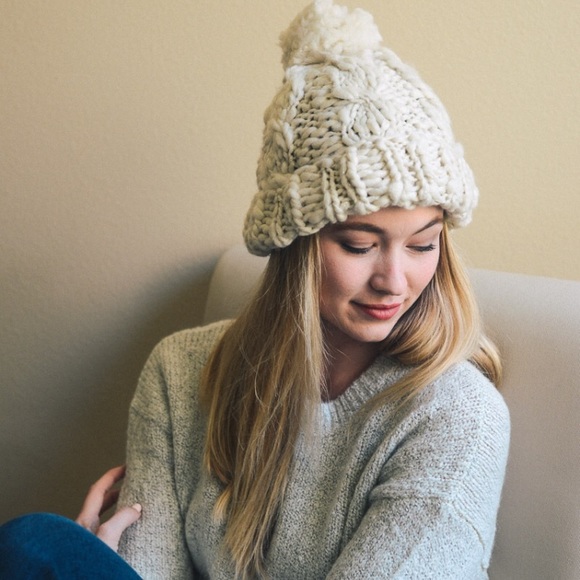 TOP RATED Marled Chunky Knit Pom Beanie/Cap - Picture 2 of 3